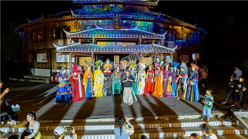 瑶王古寨里的神木楼