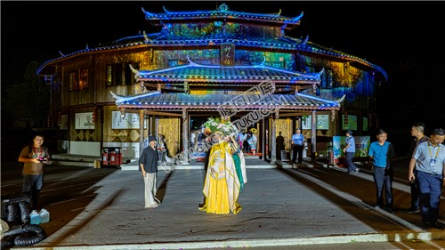 瑶王古寨里的神木楼