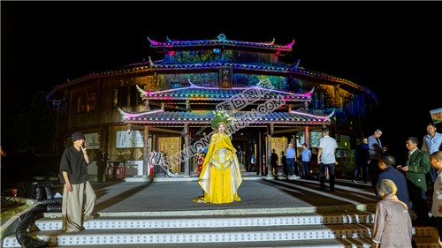 瑶王古寨里的神木楼