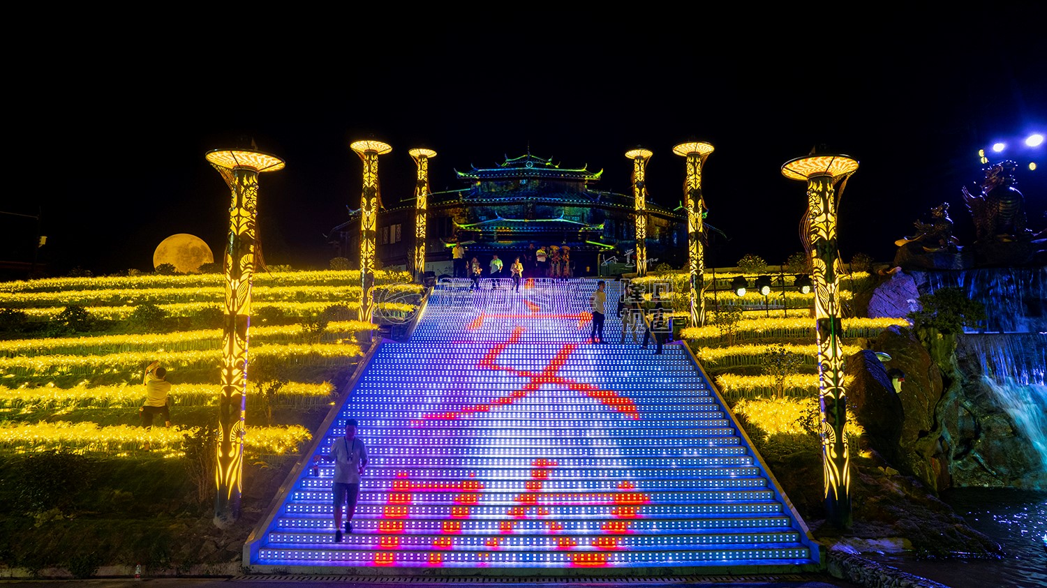 瑶王古寨里的神木楼