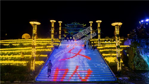 瑶王古寨里的神木楼