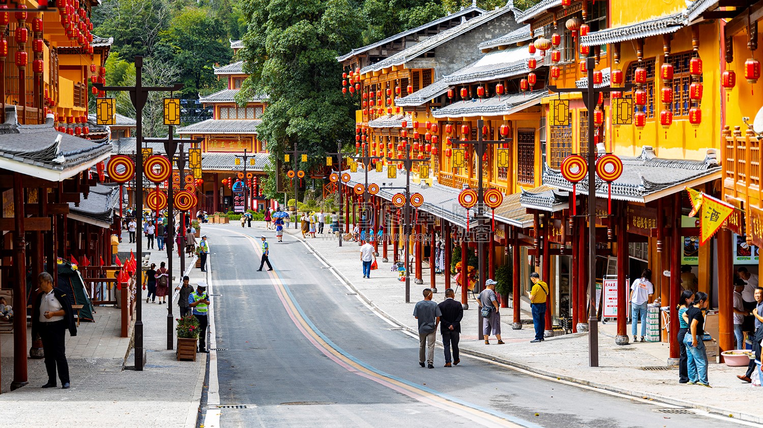 瑶王古寨里的神木楼