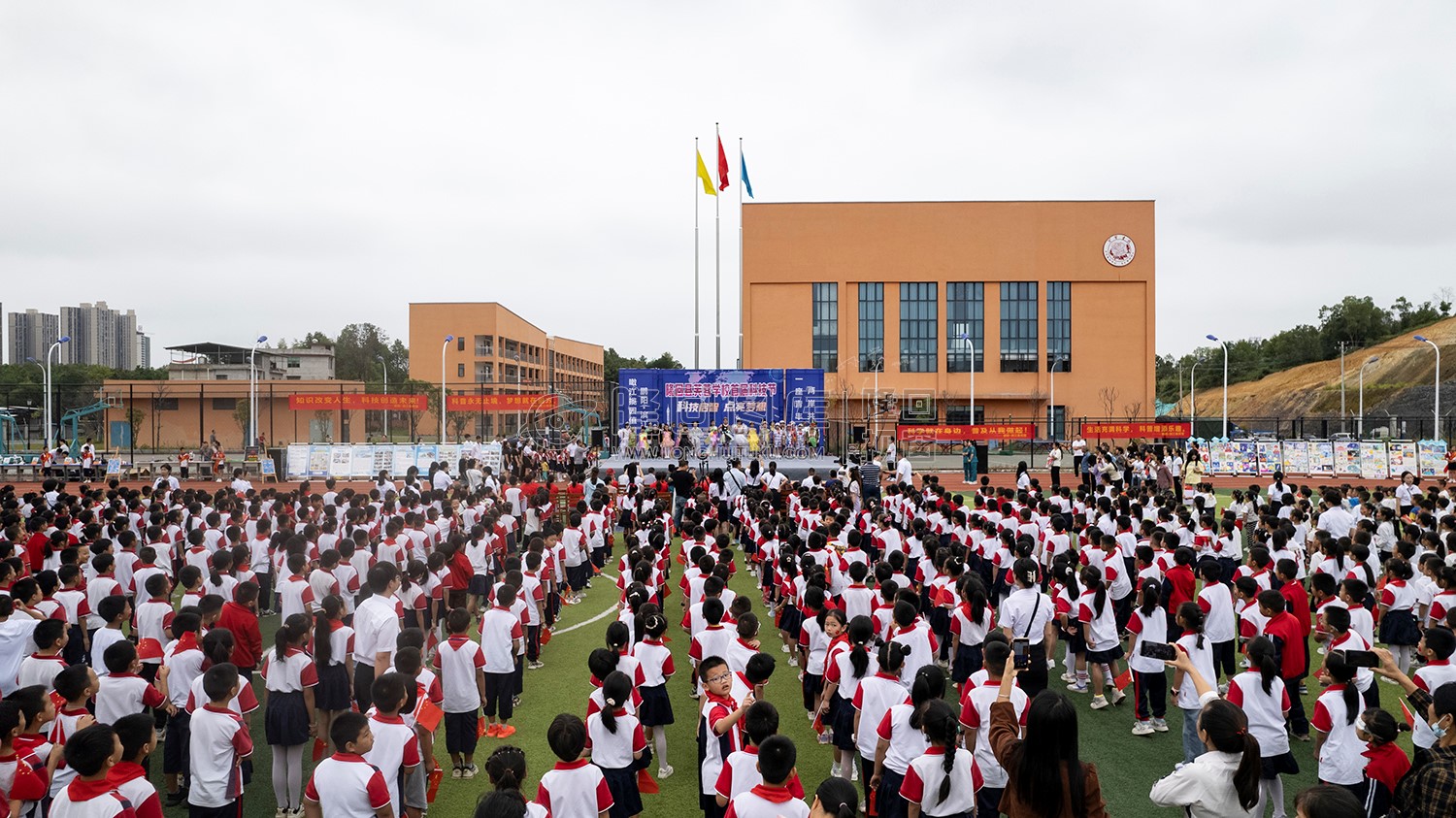 隆回芙蓉学校学生们