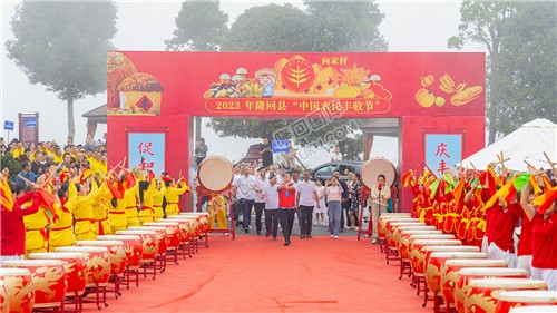 七江镇代表队伍入场