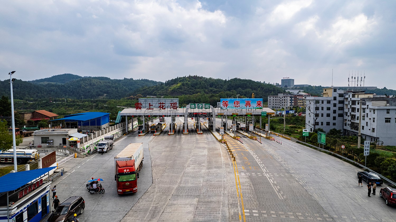 国庆节时的隆回收费站