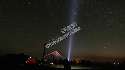 帐篷与星空