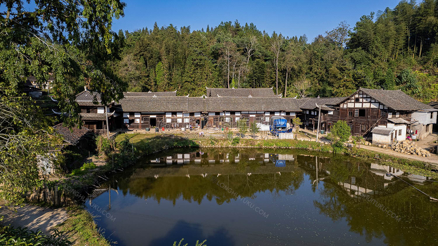 谭人凤故居门前池塘