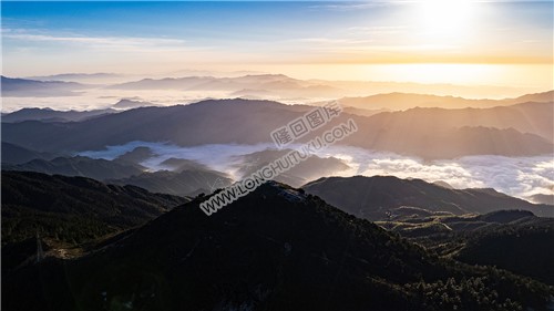 白马山的云海与日出