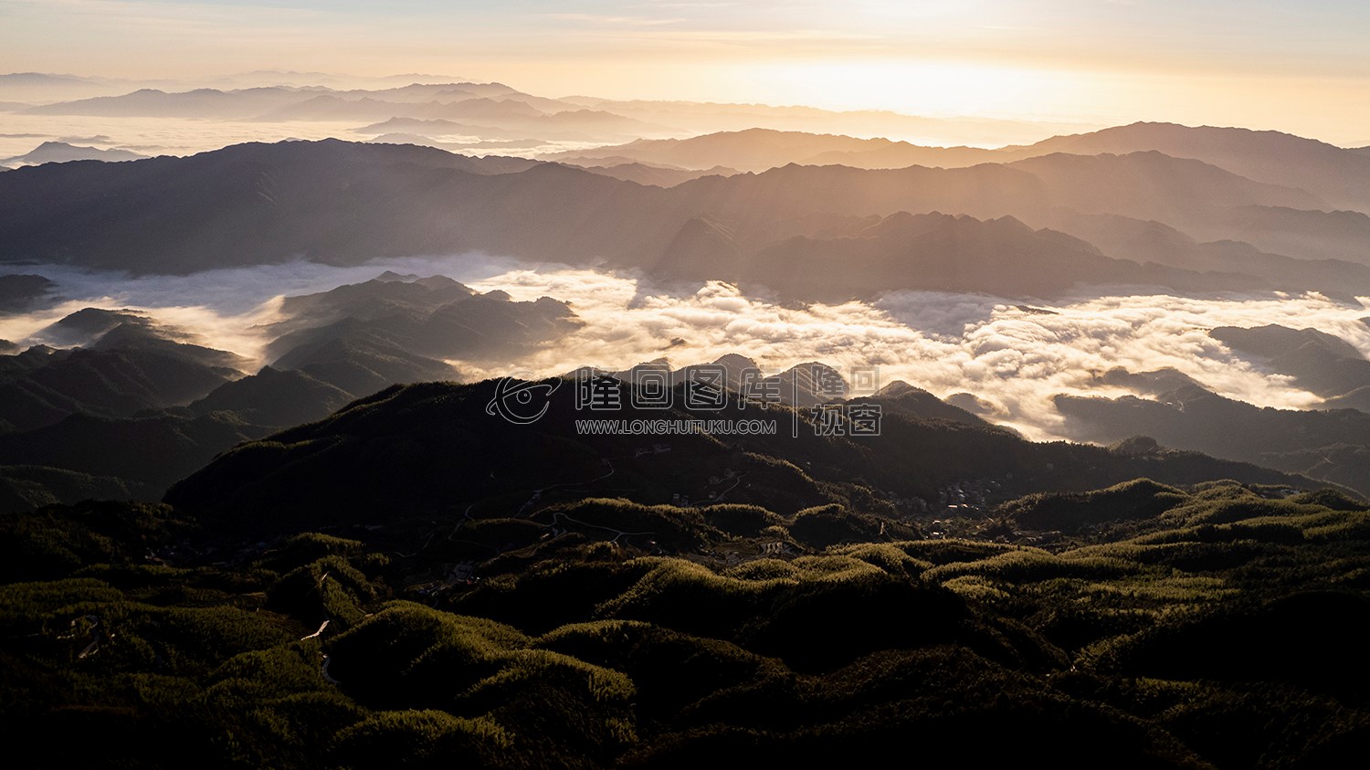 白马山下木瓜山的云海