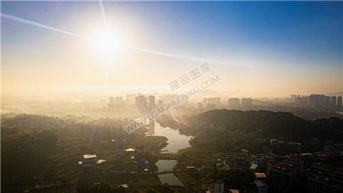 荷叶塘水库后面