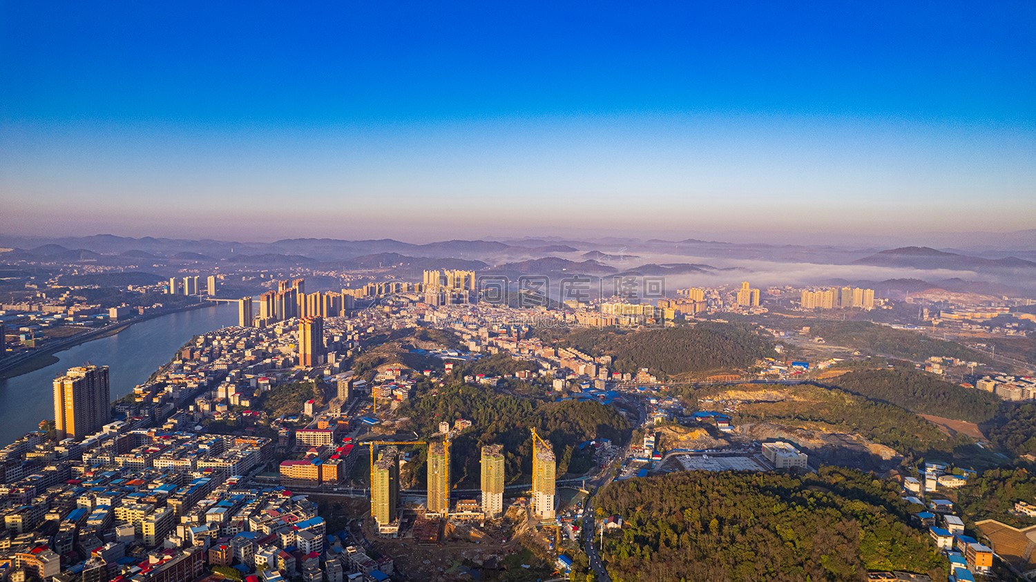 方大新城城西学校方向