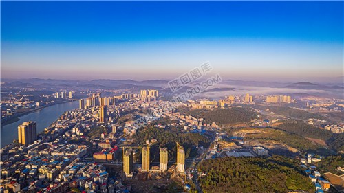 方大新城城西学校方向