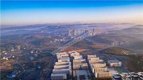 恒祥学校高铁站方向