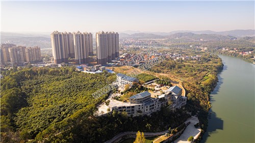 隆回方大公园湖湘学校