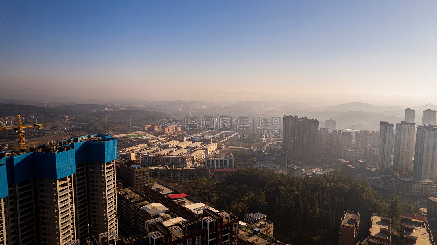 隆回方大丽家城东学校方向