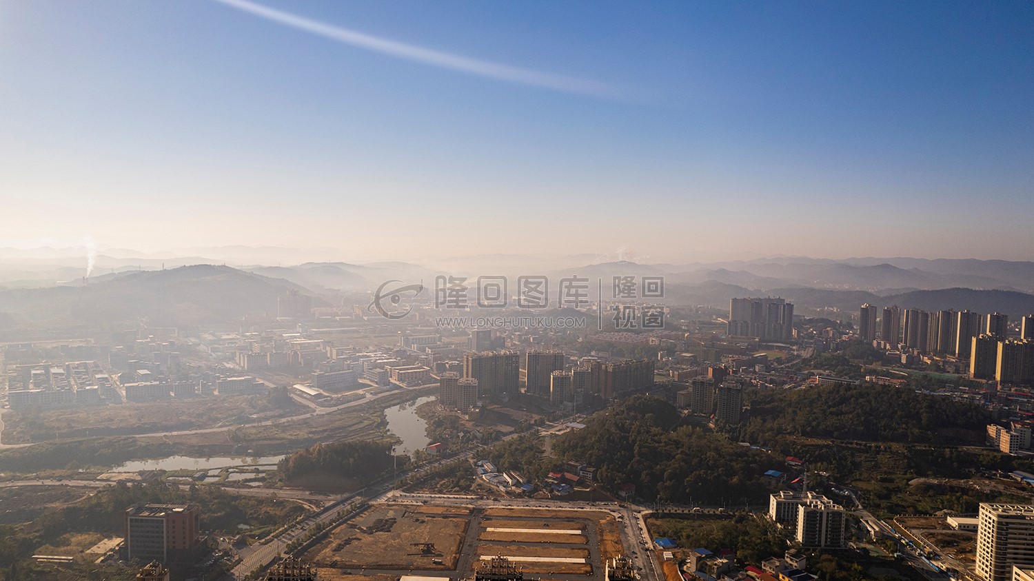 隆回伏龙江工业园方向