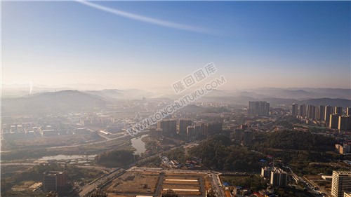 隆回伏龙江工业园方向