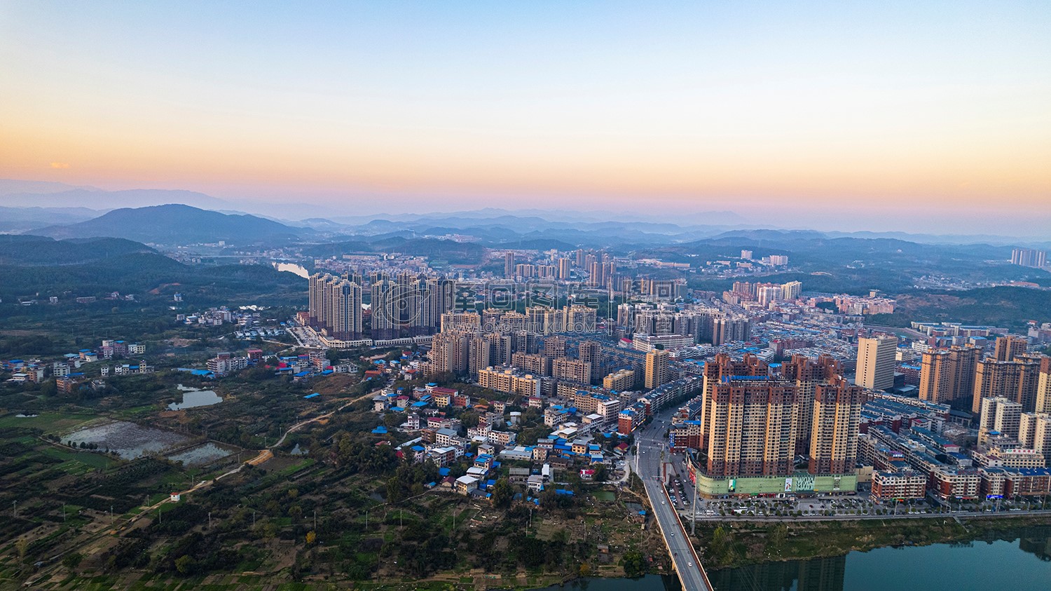 红星美凯龙周边