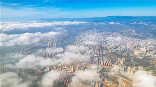 隆回思源学校工业园上空