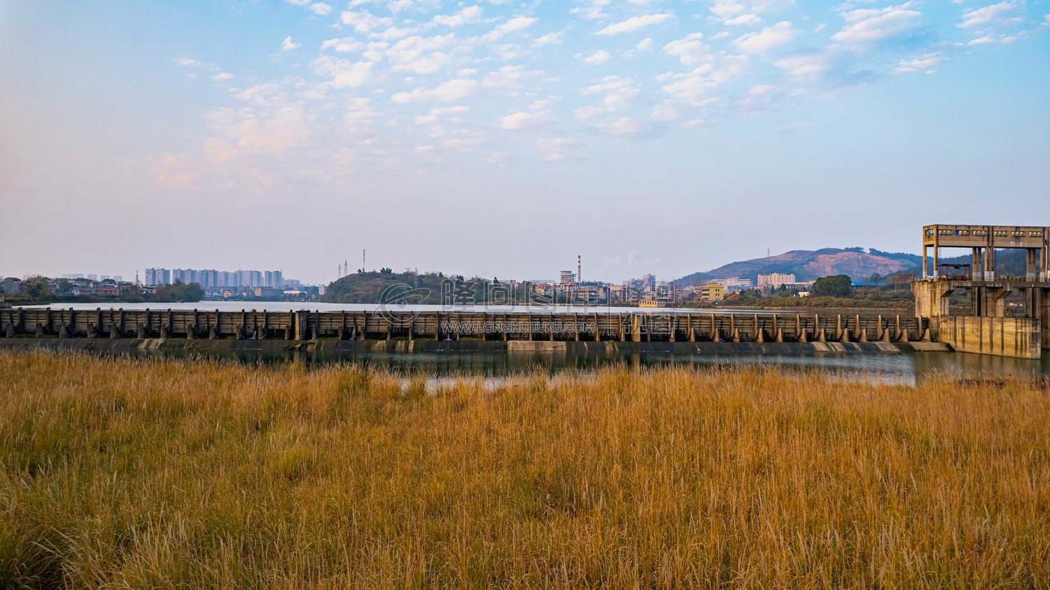 黄花洲芦苇荡看元木山电站