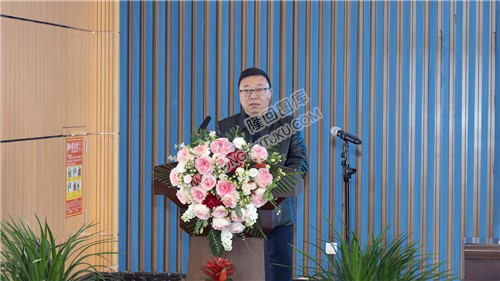 校友代表、湖南尚桦园林有限公司董事长胡必成发言