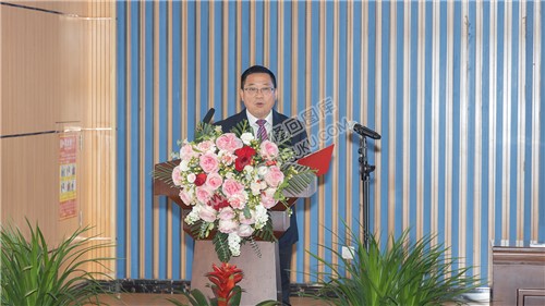 党委书记马小乐主持大会