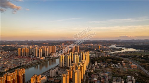 隆回江语城往辰河世家方向