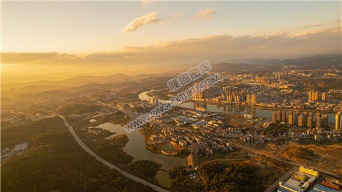 隆回县城冬日夕阳，光线通透