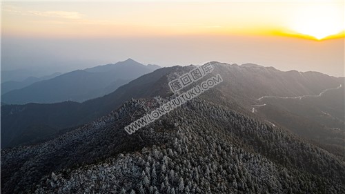 大东山冬山脊雪景