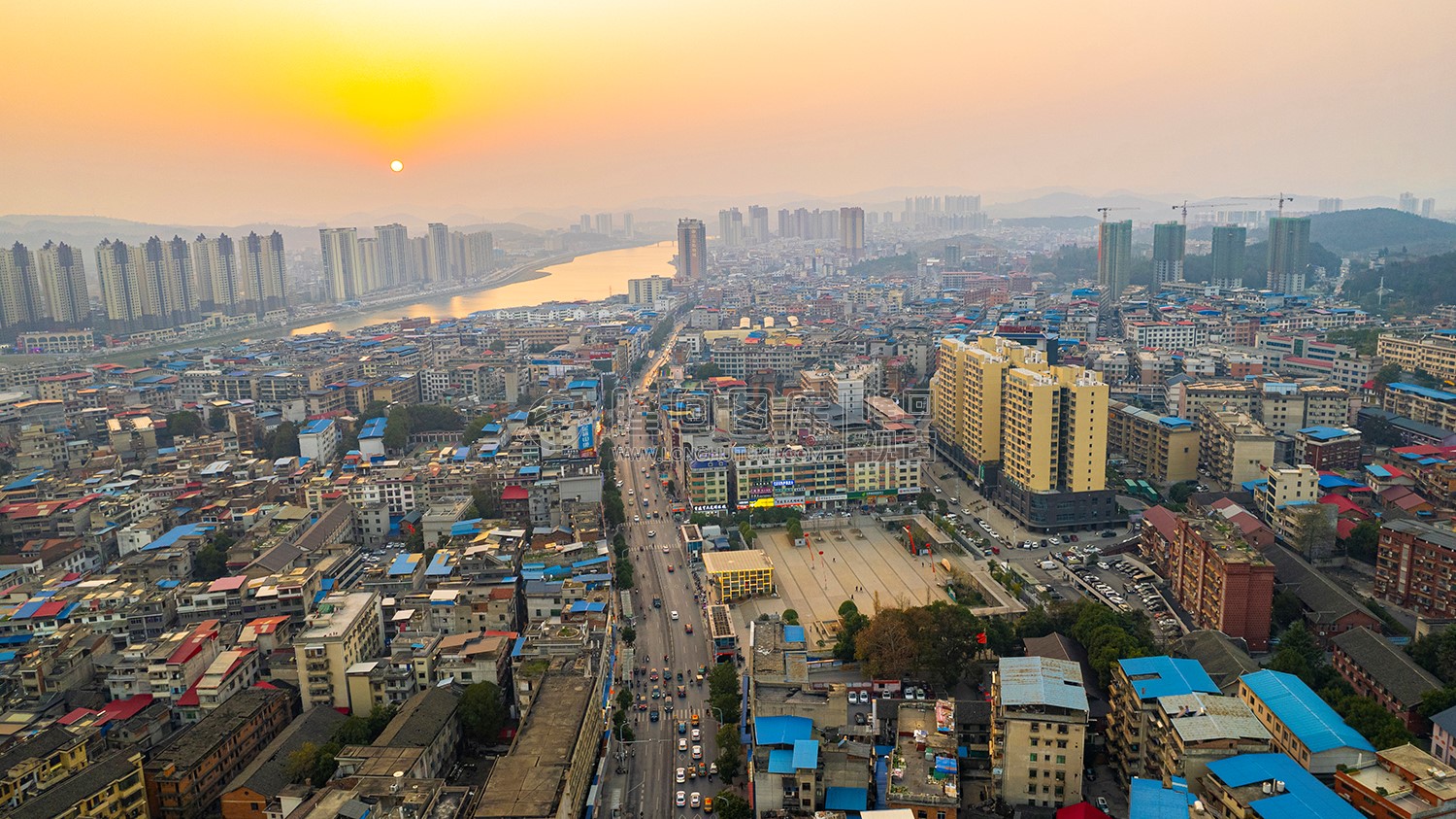 隆回九龙广场方向看落日