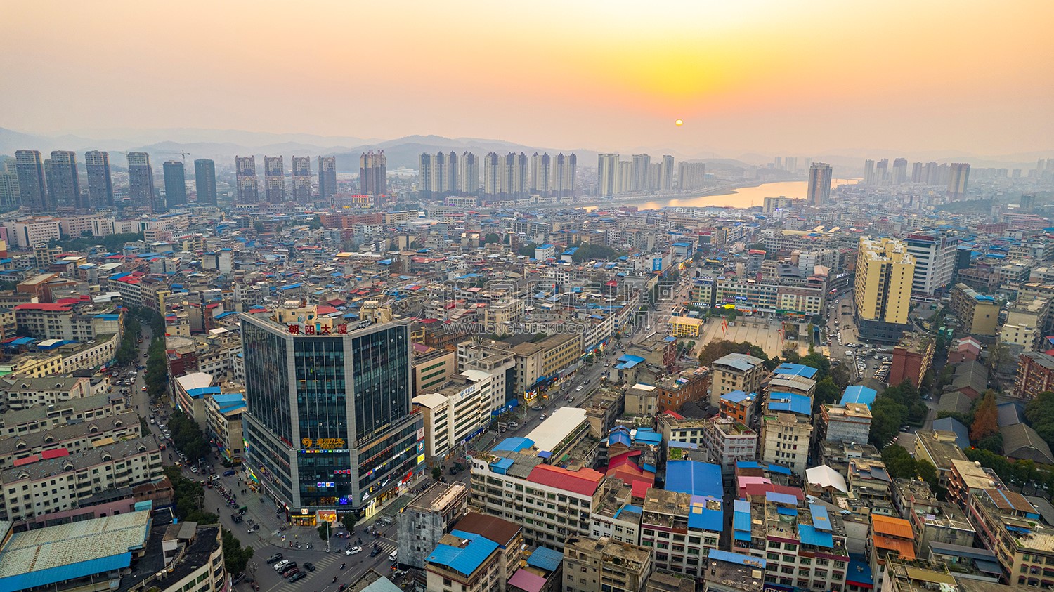 隆回朝阳大厦看落日