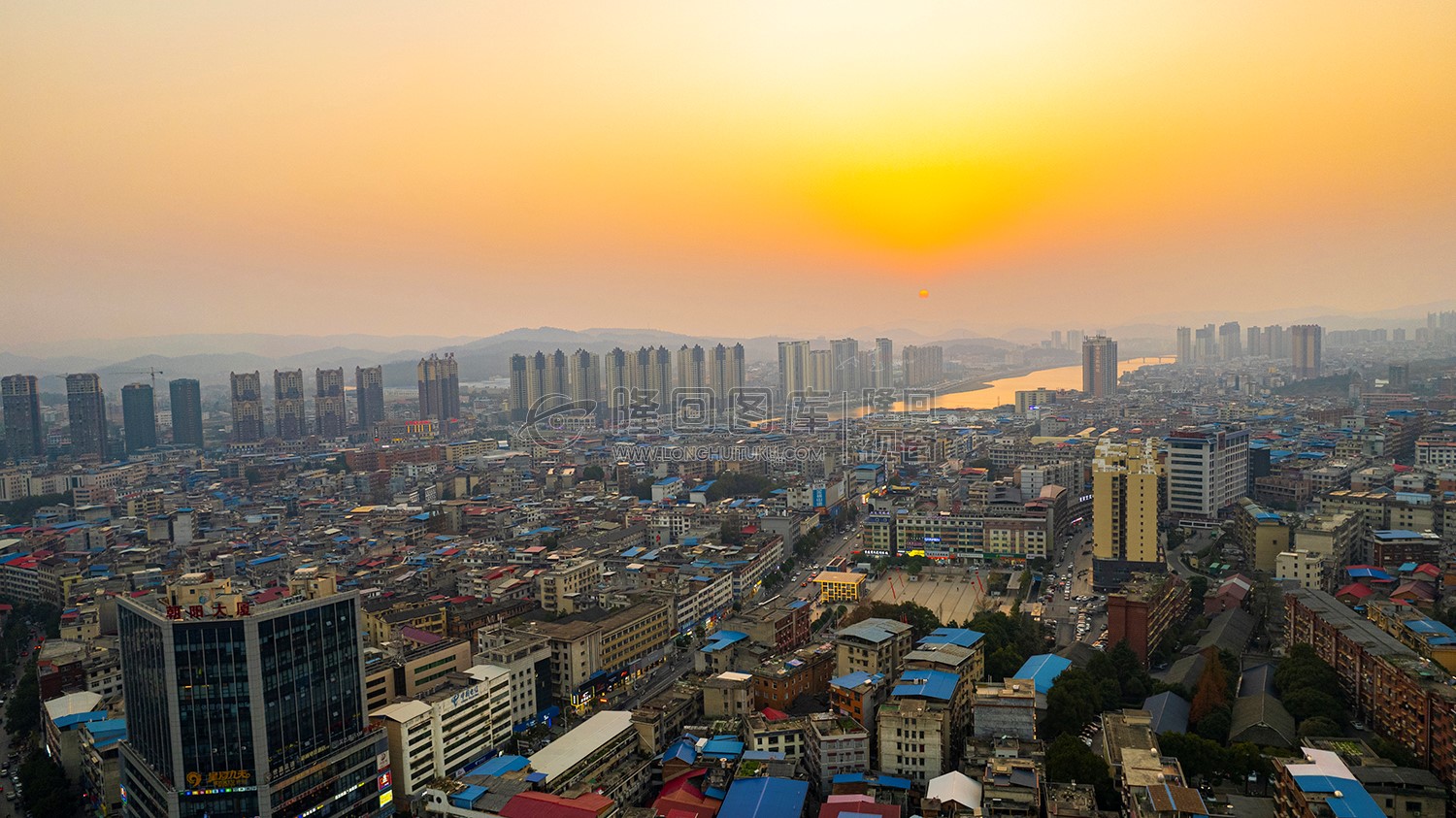 隆回朝阳大厦看落日