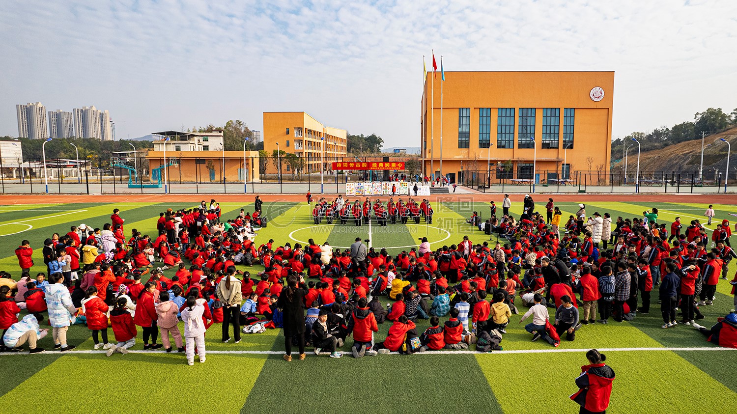 隆回芙蓉学校学生们在朗读
