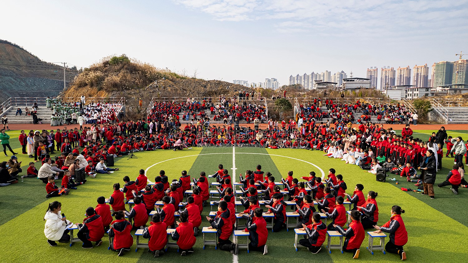 隆回芙蓉学校学生们在朗读
