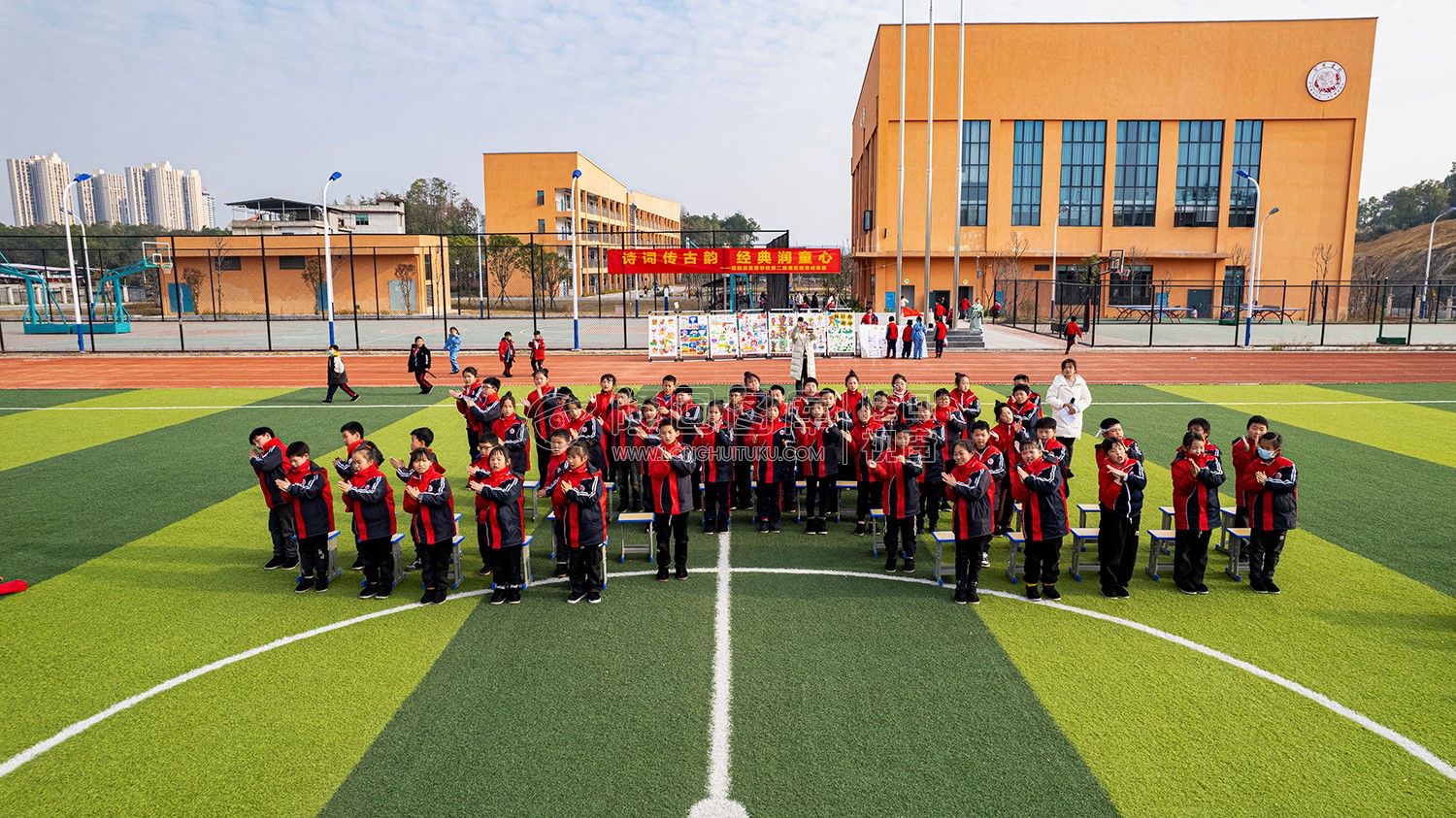 隆回芙蓉学校学生们在朗读