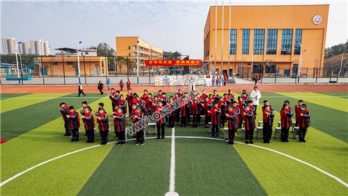 隆回芙蓉学校学生们在朗读