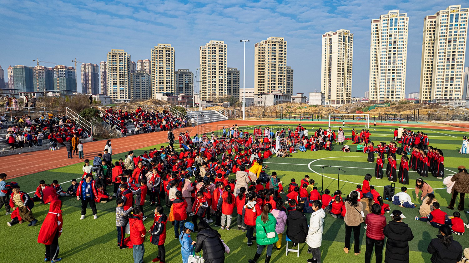 学生们在朗读节目