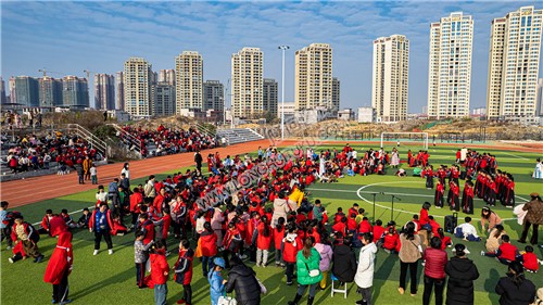 学生们在朗读节目