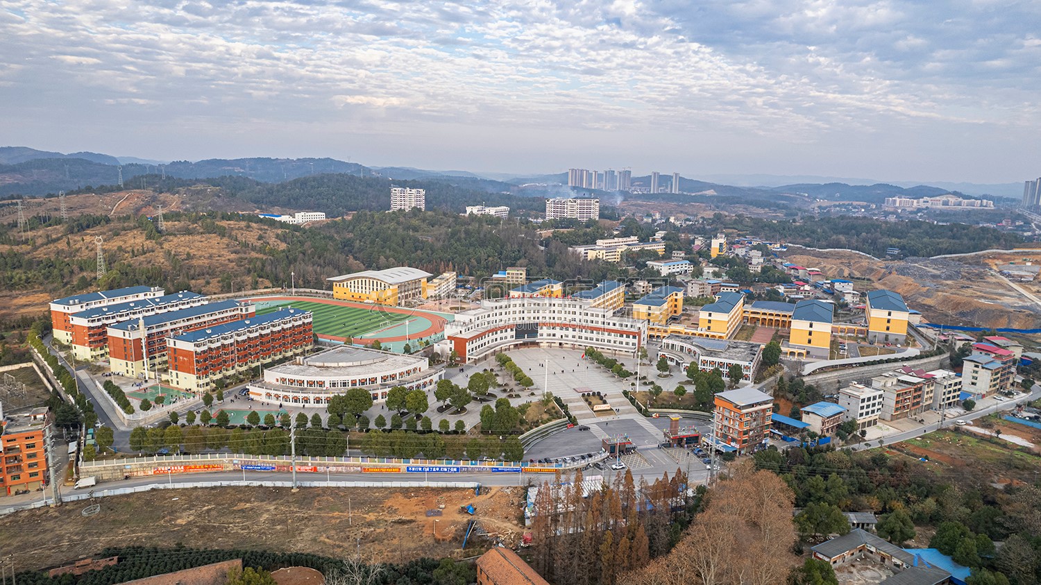 隆回职中全景