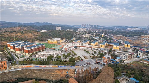 隆回职中全景