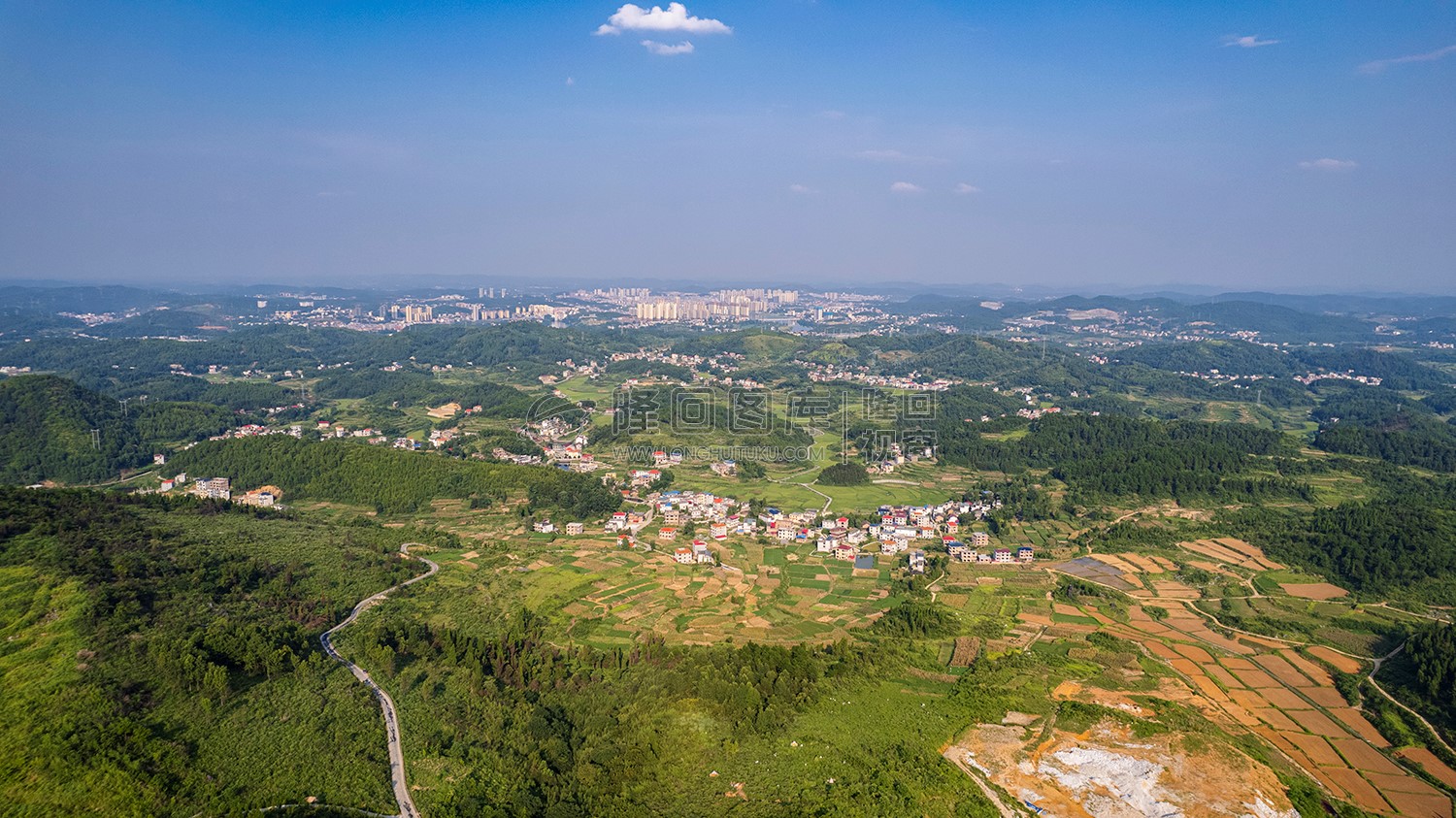 天子山脚下元冲村