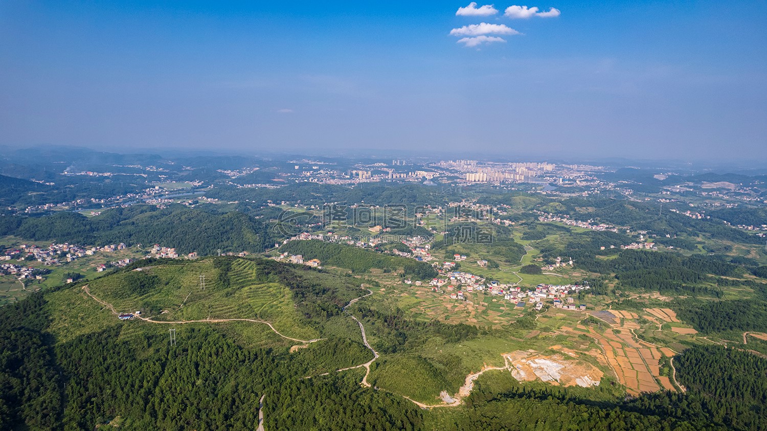 天子山脚下元冲村