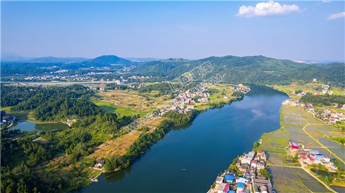 赧水河畔的村庄