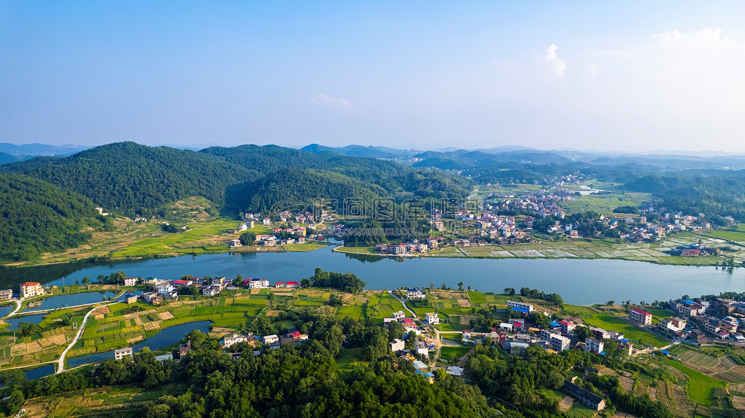 河对面的龙洲村