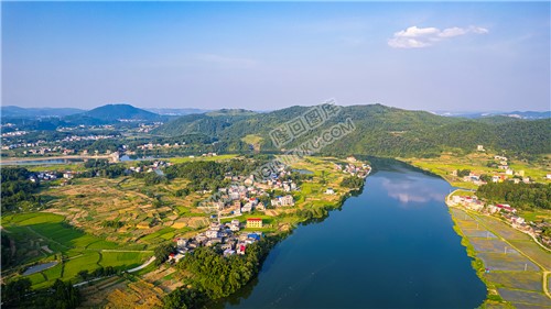 赧水河畔的天子山村与龙洲村