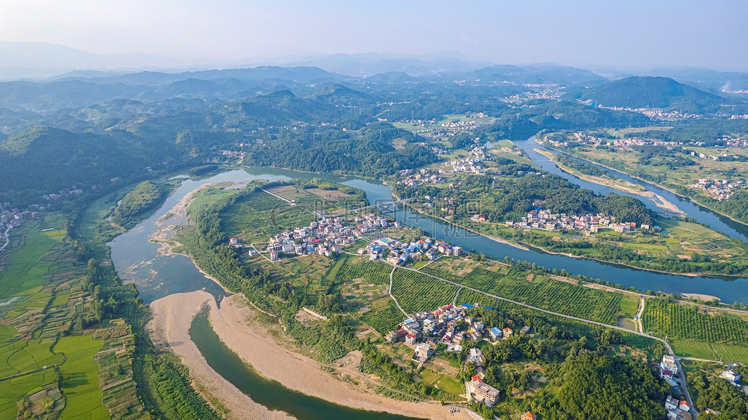 赧水河畔的中洲村