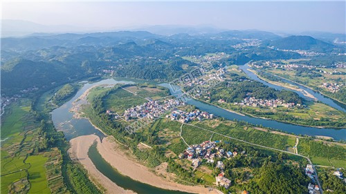 赧水河畔的中洲村