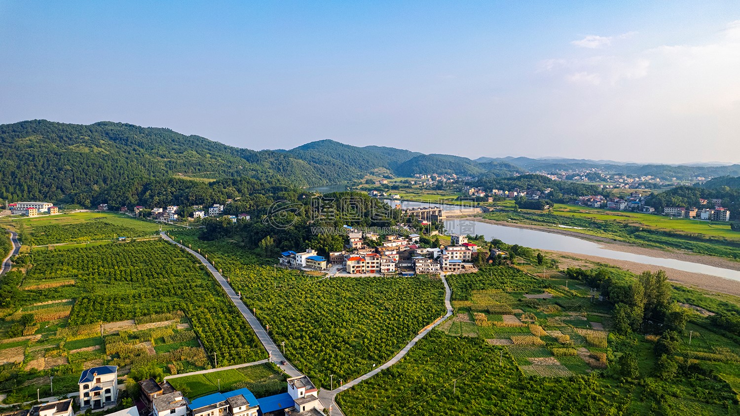 赧水河畔的中洲村