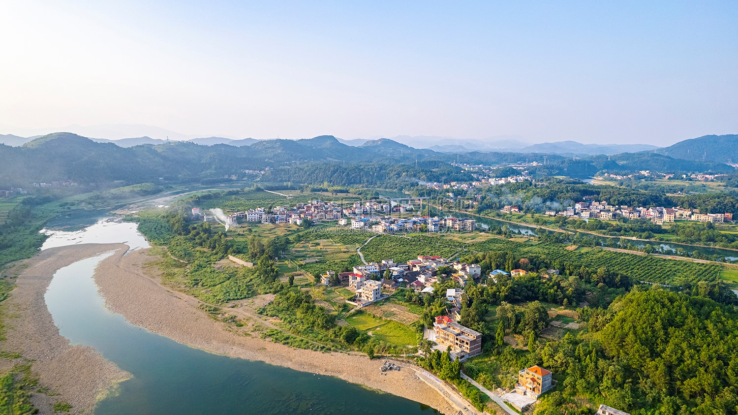 赧水河畔的中洲村