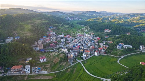 幸福村，葫芦冲村与长水铺村合并